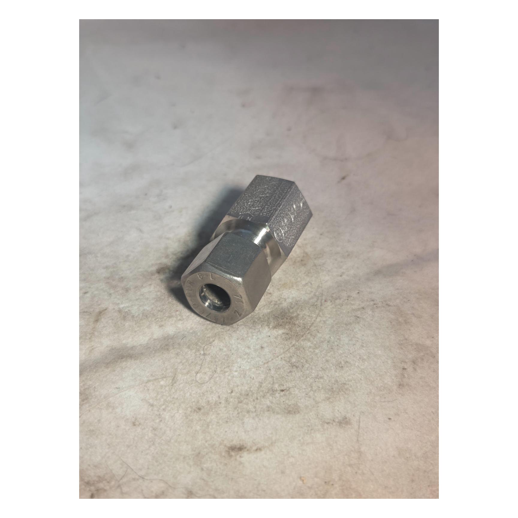EO Female connector